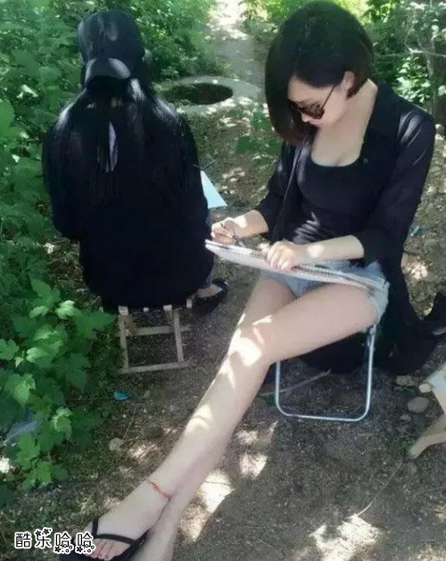 爱画画的姑娘，身材都比较好，对吗？
